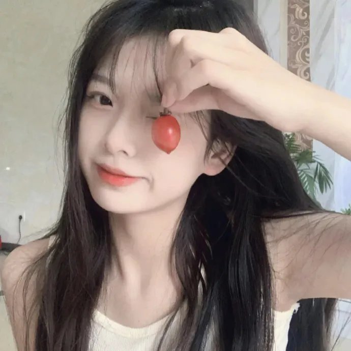 她的微笑像颗糖
